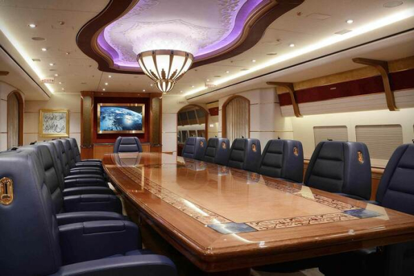 Конференц-зал у Boeing 747-8 VIP Конференц-зал в Boeing 747-8 VIP