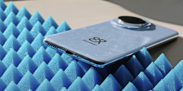Нижня грань Обзор Huawei nova 14 Pro: нижняя грань