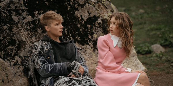 Кадр із фільму «Аліса у Країні чудес» Кадр из фильма «Алиса в Стране чудес» 2025 года