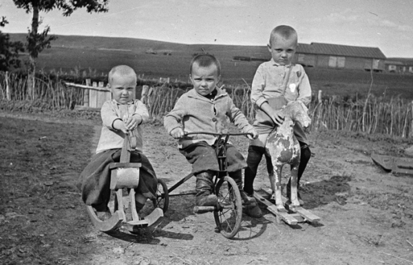 А вот ребенок племянника - это внучатый племянник.