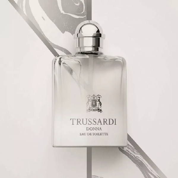 Туалетна вода супроводжується відповідним текстом – Eau de toilette. Туалетная вода сопровождается соответствующим текстом - Eau de toilette.