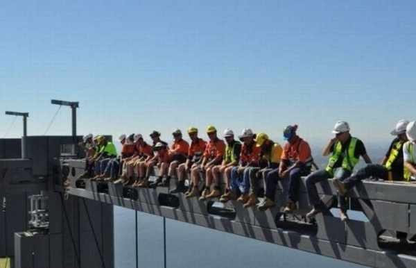 2011 року знімок повторили в Англії. В 2011 году снимок повторили в Англии.