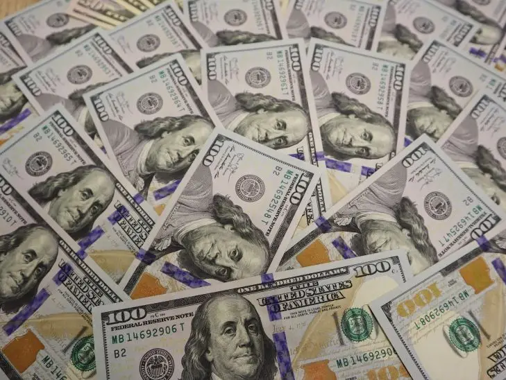 Найдорожча картина у світі: за неї заплатили суму, якої вистачить на покупку острова доллары