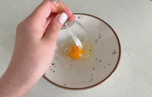 Очі вийде ідеальною. Глазунья получится идеальной.