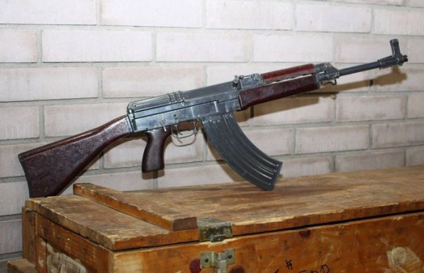 Чеський не Калашніков. Чешский не Калашников.