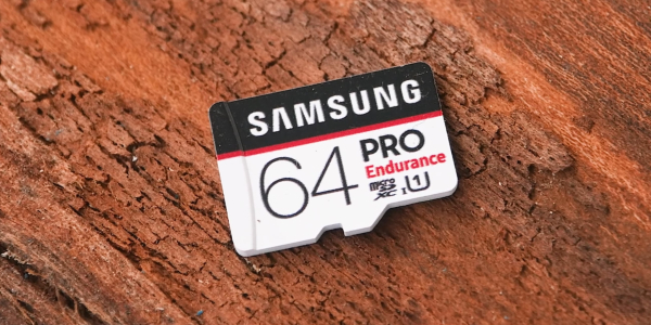 Переконайтеся в надійності картки пам'яті Убедитесь в надёжности карты памяти