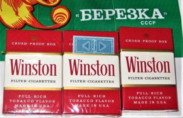 Були й справжні. Были и настоящие.