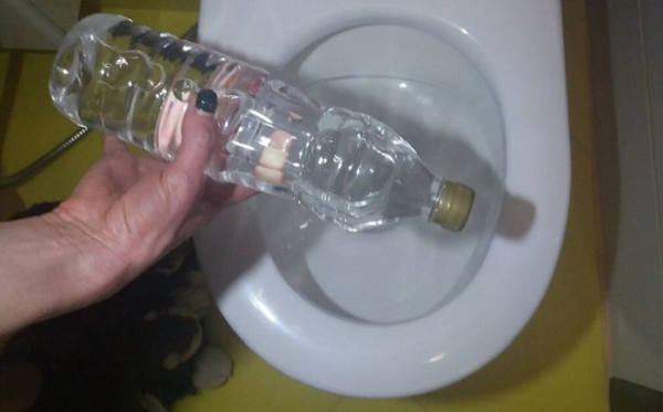 Візьміть пляшку об'ємом півтора літри Возьмите бутылку объемом полтора литра