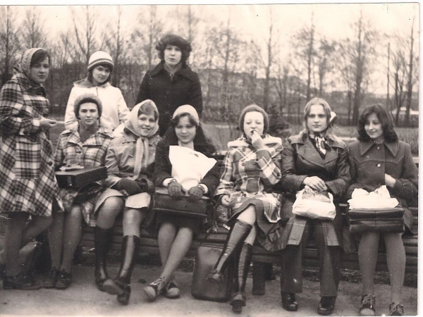 Позволить себе лакированные сапоги могла далеко не каждая советская женщина.