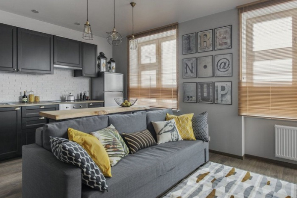 Використовуйте диван для поділу кімнати на зони Используйте диван для разделения комнаты на зоны