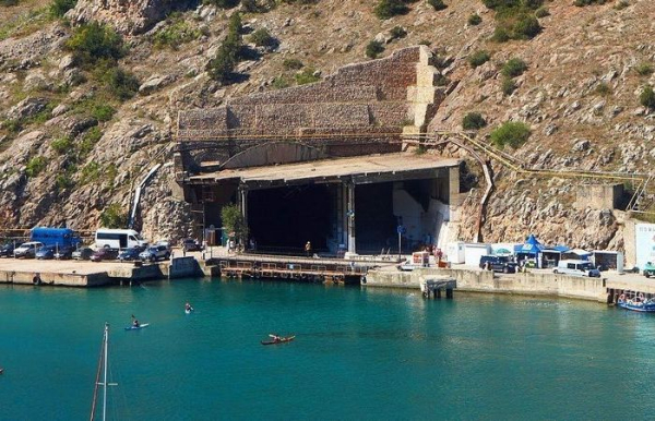 Побудований недалеко від Балаклави. Построен недалеко от Балаклавы.