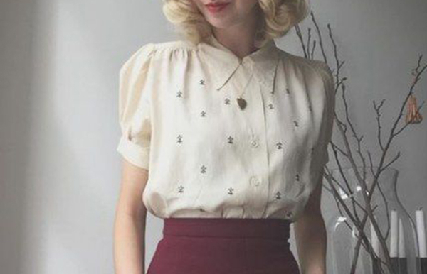 Нейлонові блузки погано пропускали повітря і тіло швидко потіло. Нейлоновые блузки плохо пропускали воздух и тело быстро потело.