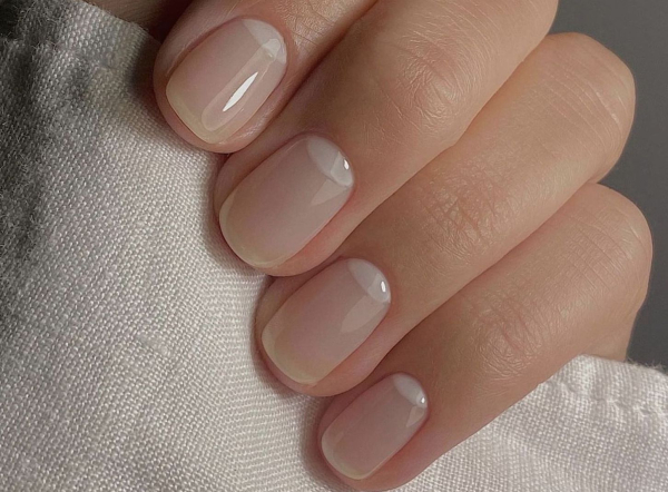 напівпрозорий холодний беж виглядає як стелко. полупрозрачный холодный беж выглядит как стелко.