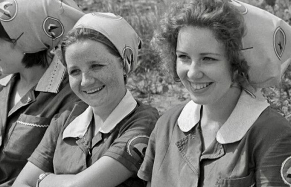 Косинки - універсальний аксесуар для захисту від негоди та краси! Косынки - универсальный аксессуар для защиты от непогоды и для красоты!