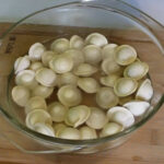 Навіщо замочувати пельмені у холодній воді: 6 лайфхаків, щоб страва…