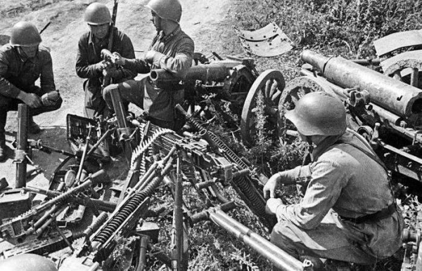 На руках були тисячі одиниць. На руках были тысячи единиц.