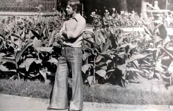 Штани кльош знову повернулися до моди! Брюки клеш снова вернулись в моду!