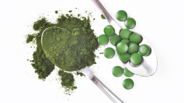 Хлорелла улучшает работу печени и очищает организм.