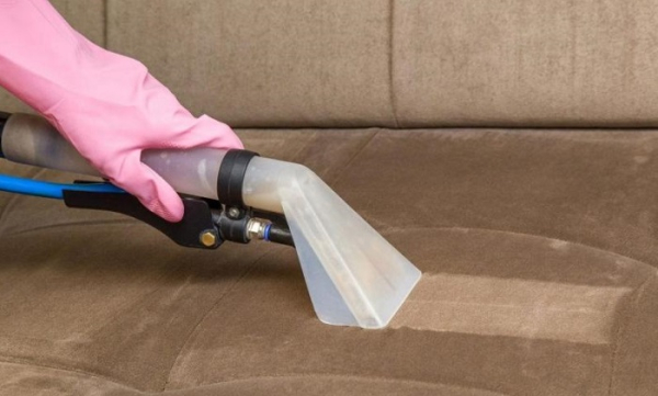 М'які меблі зручно чистити миючим пилососом Мягкую мебель удобно чистить моющим пылесосом