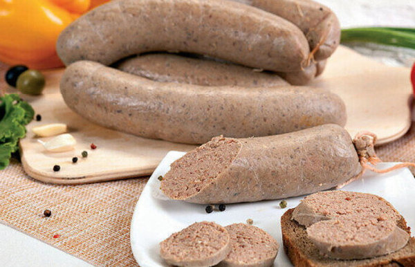 Радянська ковбаса із субпродуктів готувалася суворо за встановленим ГОСТом. Советская колбаса из субпродуктов готовилась строго по установленному ГОСТу.