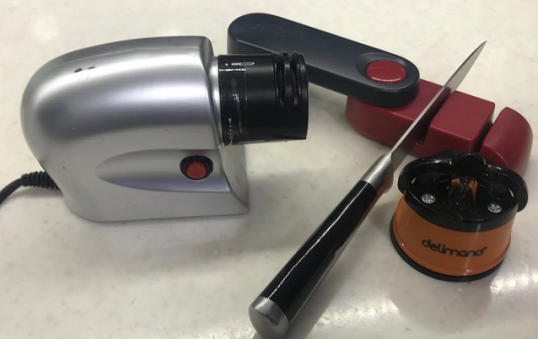 Електрична ножеточка може пошкодити лезо Электрическая ножеточка может повредить лезвие