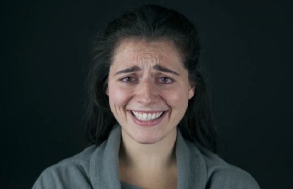 Ця людина може відчувати будь-що. Від щастя до болю. Этот человек может испытывать что угодно. От счастья до боли.