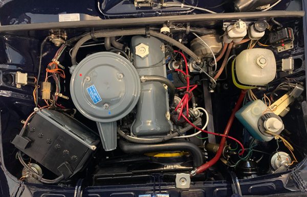 Своєю неправильною роботою карбюратор створював проблеми. Своей неправильной работой карбюратор создавал проблемы.