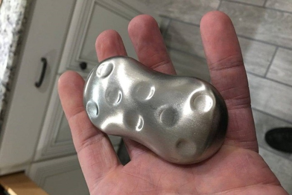 Металечне мило має прибирати запах зі шкіри рук Металлическое мыло должно убирать запах с кожи рук