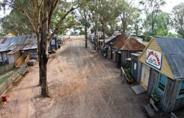 В глубине только посёлки.