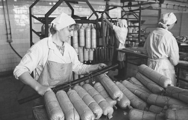 Ковбаса вважалася справжніми ліками у СРСР. Колбаса считалась настоящим лекарством в СССР.