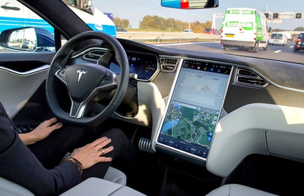 Обіцяного автономного водіння немає Обещанного автономного вождения нет