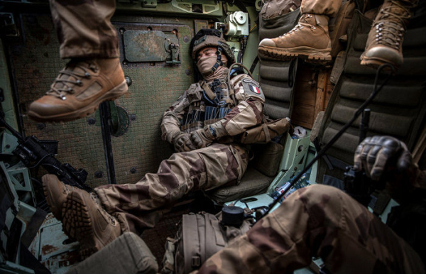 Поки не вислужиш контракт – піти не можна. Пока не выслужишь контракт - уйти нельзя.