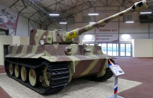 Сьогодні один із трофеїв стоїть у Кубинці. Сегодня один из трофеев стоит в Кубинке.