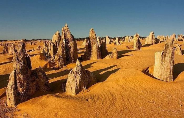 А кое-где и вовсе пустыня.