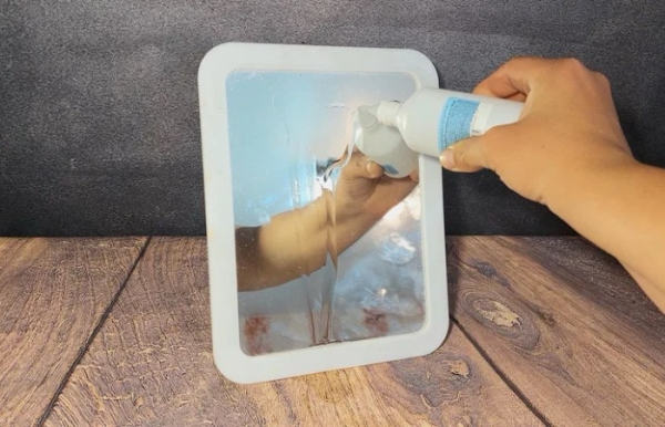 Бюджетное средство для мытья зеркал.