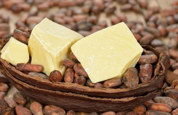 Технологія виготовлення у білого та темного шоколаду різна. Технология изготовления у белого и темного шоколада разная.