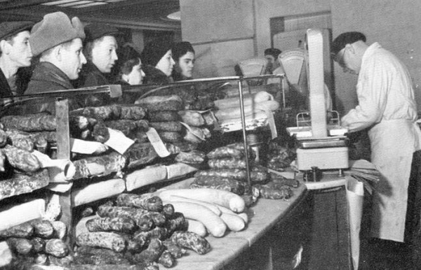 Рецептуру сервелату розробили на основі сервелату із Фінляндії. Рецептуру сервелата разработали на основе сервелата из Финляндии.