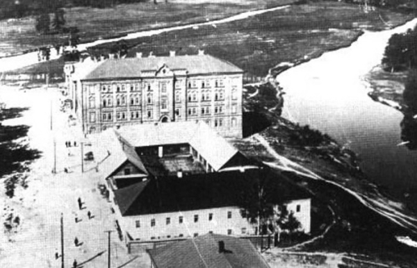 Тут виводили смерть у пробірках. Здесь выводили смерть в пробирках.