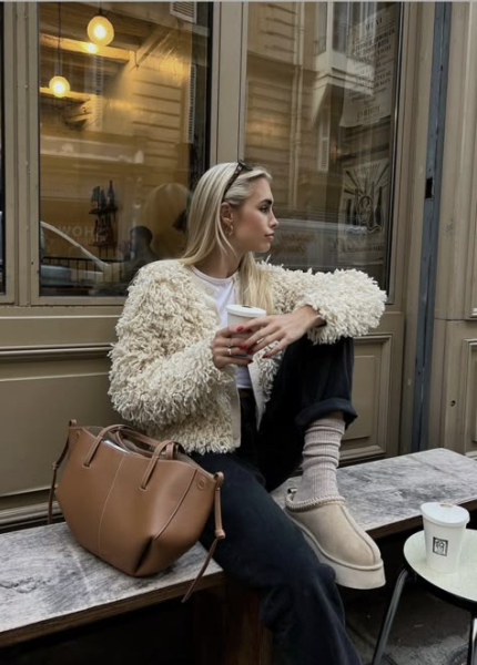 Всё должно подходить по цветам 