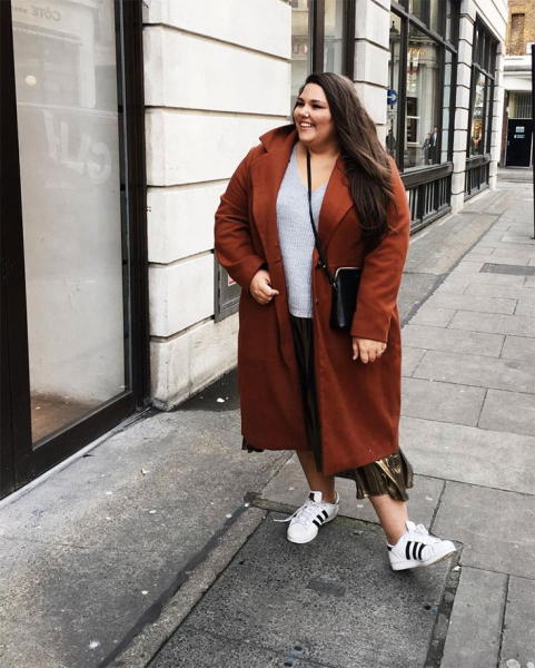 У пишних дівчат ховається об'єм У пышных девушек скрывается объём