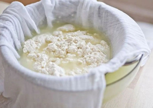 Получается очень вкусный творог.