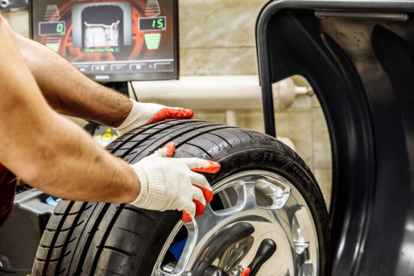 Балансировку колес желательно проводить каждые 10 тыс. км пробега