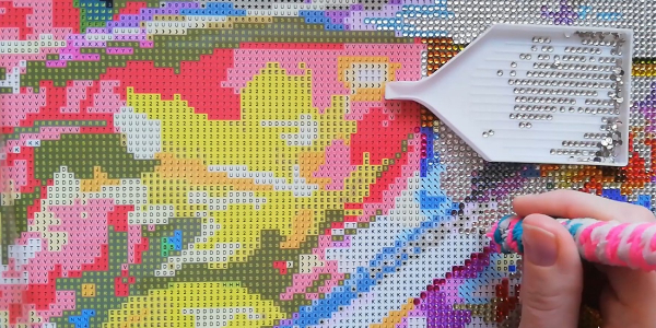 Алмазна мозаїка виглядає як зображення, нанесене на полотно Вид алмазной мозаики с готовым изображением