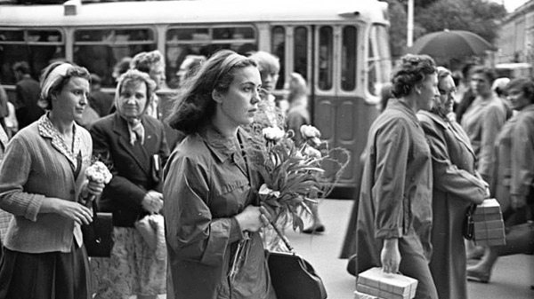 Якими справами доводилося займатись радянським жінкам? / Фото: rbth.com Какими делами приходилось заниматься советским женщинам? / Фото: rbth.com