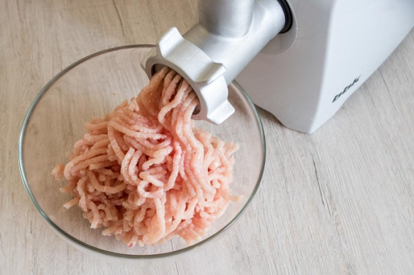 Робіть фарш самостійно. / Фото: здорове харчування.рф Делайте фарш самостоятельно. / Фото: здоровое-питание.рф