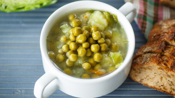 Рассол подходит для приготовления супов. / Фото: lefood.menu 