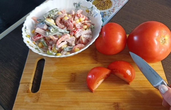 Томаты любят комнатную температуру.