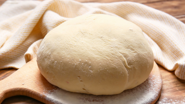 А еще рассол добавляют в тесто. / Фото: lifehacker.ru 