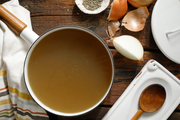 Также можно использовать бульон для приготволения пюре и других блюд, где нужно сливочное масло.  Фото: static01.nyt.com.