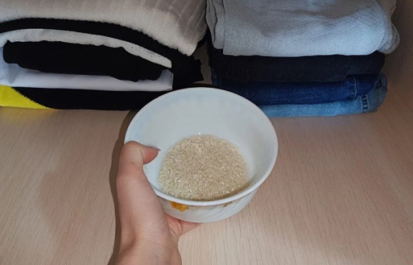 Рис спасет ваш шкаф от неприятного запаха.